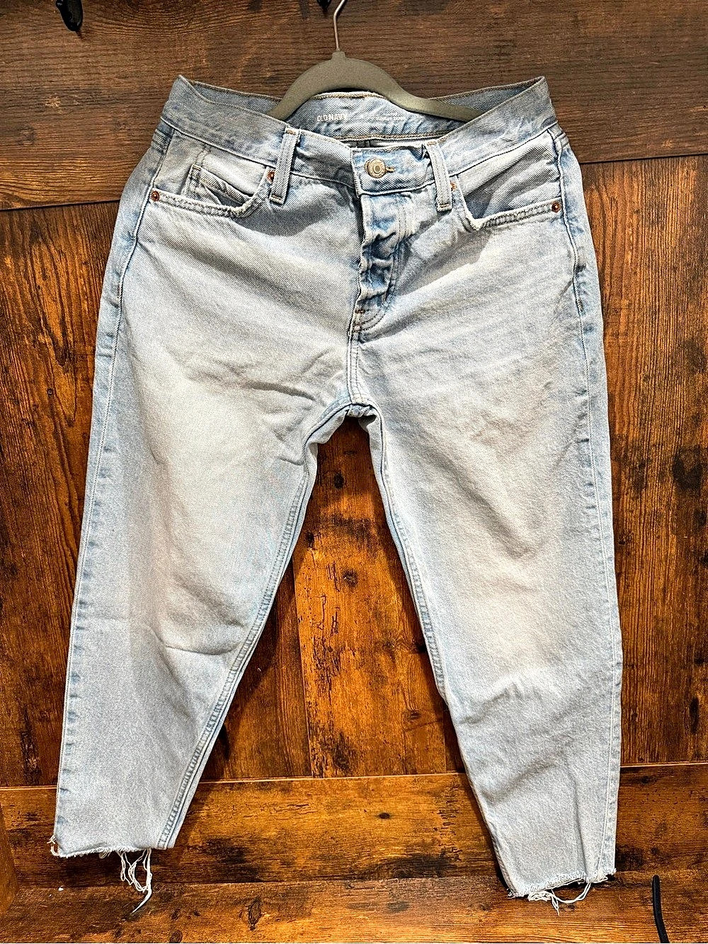 Old Navy High-Waisted Slouchy Taper Ankle Jeans Cropped Frayed Hem Jeans in Blue